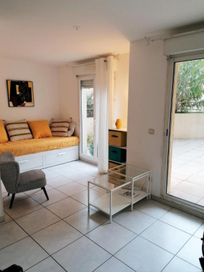 Studio neuf 25 m2, terrasse 35 m2 proche port Nice, Centre ville